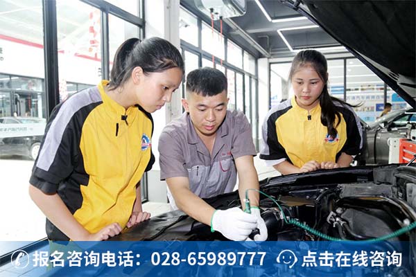 万通学子正在参加龙虎争霸赛