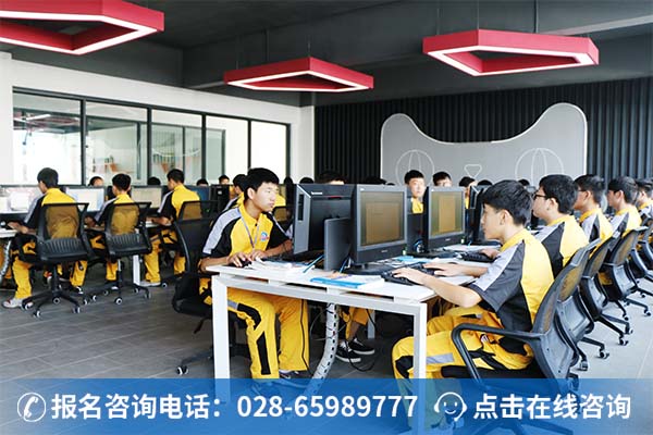 万通学子正在上实训课