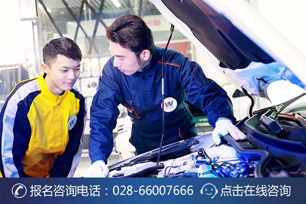 成都万通学子正在上汽修实训课 (2)
