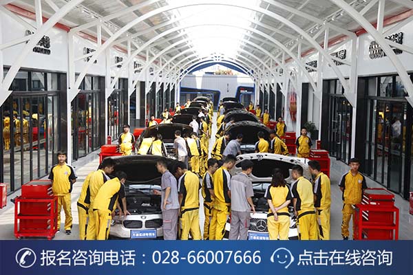 选择一所实训课程多的学校