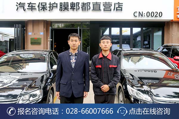 熊乾与万通创就业陈主任合影