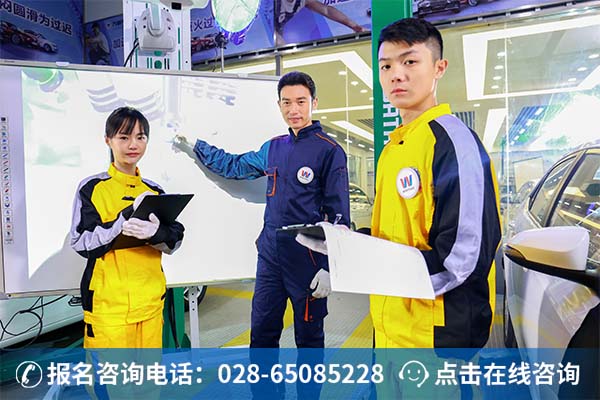 万通学子正在上理论课