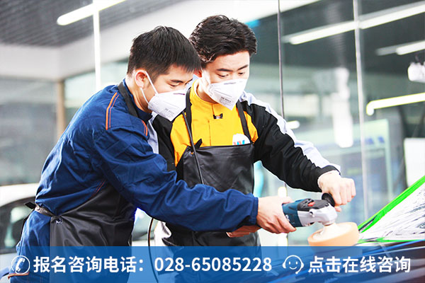 万通学子正在实训课 (1)