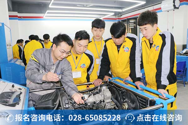 万通学子正在上实训课 (1)