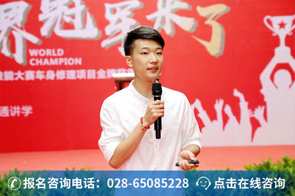 万通不定期邀请行业大师到校讲学 