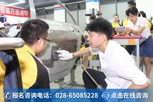 万通不定期邀请行业大师到校讲学