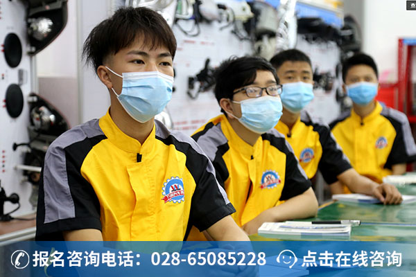 目前，万通学子在防疫措施下错峰入学复课