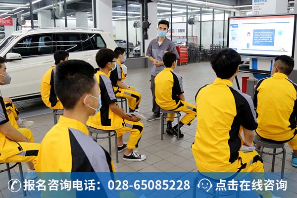 目前，万通学子在防疫措施下错峰入学复课