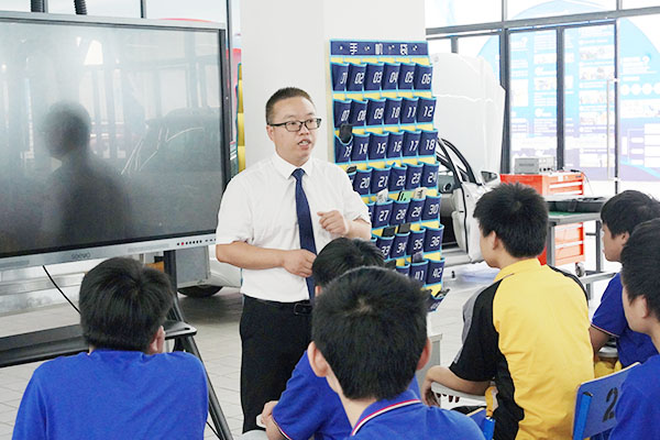 万通榜样·最美班主任-吕未来