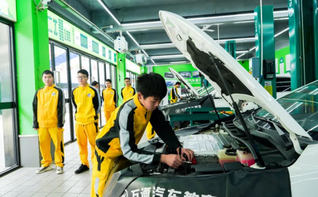 在成都学新能源维修技术，哪所学校好？