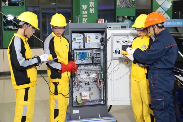 喜报｜成都万通学子国赛折桂 汽车网销赛